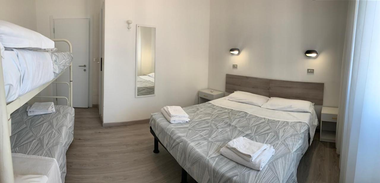 Hotel Laika Rimini Buitenkant foto